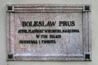 Tablica pamiątkowa na ścianie Pałacu Małachowskich w Nałęczowie 