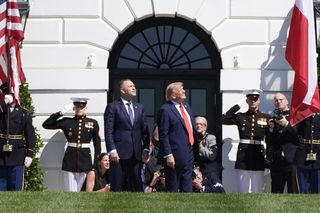 5:39 PM  Trump powitał Nawrockiego przed Białym Domem