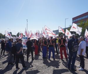 Pikieta pracowników Beko. Pracę straci 1100 osób. „Czujemy się oszukani i sfrustrowani”