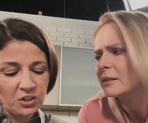 Pierwsza miłość nowy sezon. Marysia (Aneta Zając), Kinga (Aleksandra Zienkiewicz) na planie