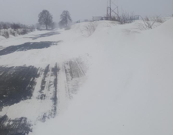 Drogi w powiecie zasypane ale przejezdne