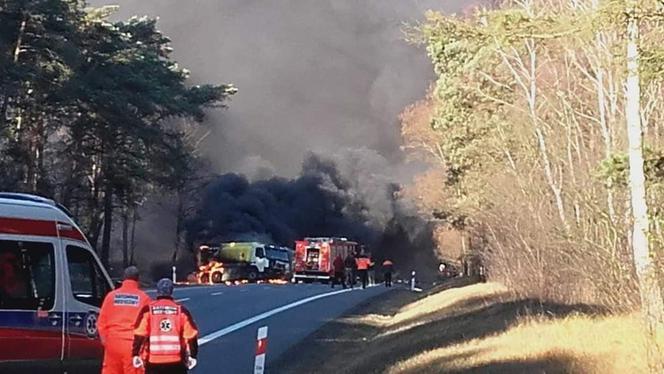 Chciał ukraść auto, społonął pod cysterną