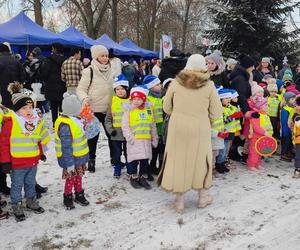 Ubieranie miejskiej choinki w Lesznie