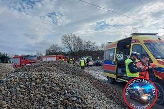 Nieszczęśliwy wypadek koło Tuchowa. Kierowca ciężarówki został porażony prądem