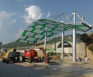 Zadaszone przejście na stację PKP Warszawa Stadion