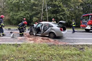 Dwa roztrzaskane auta na Bielanach