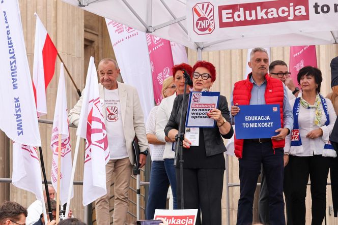 Protest ZNP przed Ministerstwem Edukacji