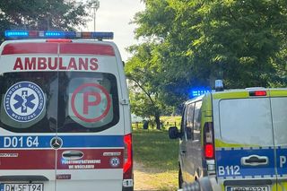 Pijaną nastolatkę wrzucili do stawu dla zabawy. Lądował śmigłowiec LPR