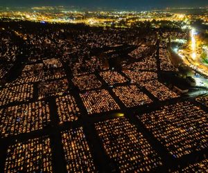 1 listopada na Cmentarzu Łostowickim w Gdańsku. Tak wygląda w dniu Wszystkich Świętych