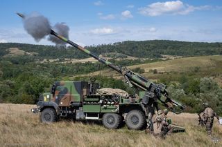 Francja szykuje się na wojnę? Nexter zwiększa produkcję armatohaubic Caesar
