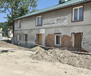 Stronie Śląskie niemal rok po powodzi. Jak wygląda dziś miejsce, gdzie pękła tama? 