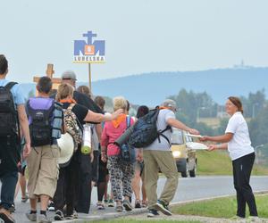 Śpiewający dzień lubelskich pątników na szlaku do Jasnej Góry!