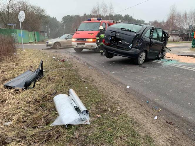 Groźny wypadek w podbydgoskim Niemczu. Autobus zderzył się z osobówką! [ZDJĘCIA]"