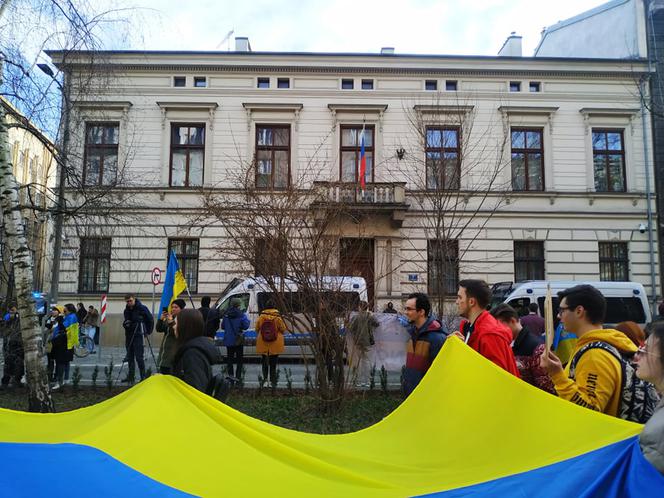 Społecznicy apelują do PKP w sprawie rosyjskiego konsulatu. Dość wspierania krwawego reżimu Putina!