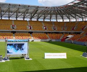 Kongres Świadków Jehowy Białystok 2024. Tłumy wiernych na Stadionie Miejskim