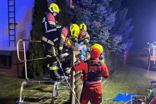 Wypadek w Rogoźnie. 69-latek nadział się na metalowe ogrodzenie