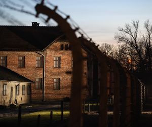 Szef MON o Auschwitz. „Pamiętamy i oddajemy hołd wszystkim ofiarom tej straszliwej zbrodni”