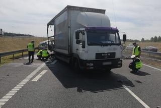 Karambol na trasie S7 pod Olsztynem - przepakowywali ładunek na pasie autostrady