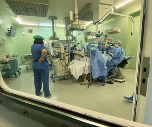 Specjaliści ratują wzrok pacjentom. W Katowicach przeprowadzono innowacyjne zabiegi leczenia jaskry i zaćmy