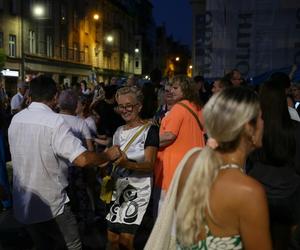 Potańcówka przed Teatrem Śląskim w Katowicach