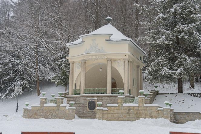 To malownicze uzdrowisko pokonało Zakopane. Turyści oszaleli na jego punkcie!