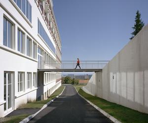 Szkoła architektury w modernistycznym sanatorium