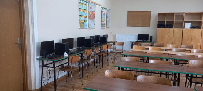Inwestycje w Zespole Szkół w Lubawie. Sala informatyczna i bus