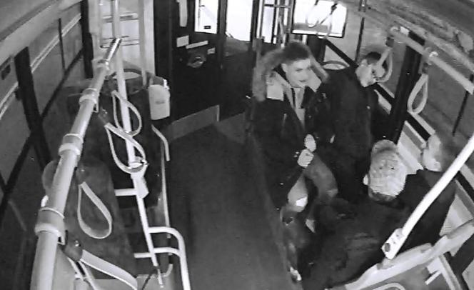 Zaatakowali w autobusie. Poznajesz te osoby?