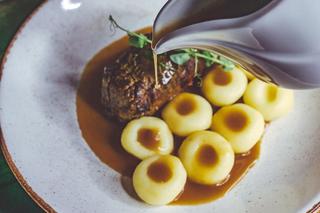 Najlepsza śląska rolada z kluskami i modrą kapustą. Te miejsca wskazali mieszkańcy