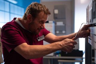 Na dobre i na złe, ostatni odcinek 959: Mundek bohaterem w finale sezonu! Jego interwencja uratuje życie pacjentce - ZDJĘCIA, ZWIASTUN