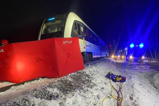 Śmiertelny wypadek na torach, czy morderstwo? Krew kobiety znaleźli w bagażniku
