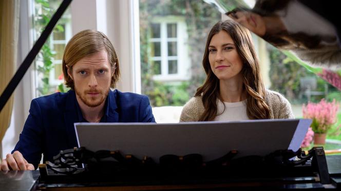 Barwy szczęścia, odc. 2209. Regina (Kamila Kamińska), Remek (Piotr Sędkowski)