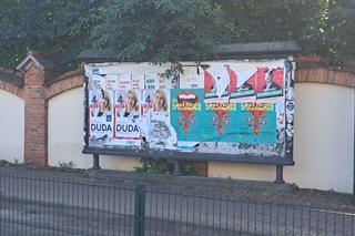 Plakaty wyborcze w Krakowie. Tak kandydaci na posłów i senatorów zabiegają o głosy wyborców