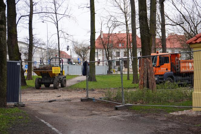 Remont parku Planty. Nie było dostępu do słynnej białostockiej toalety