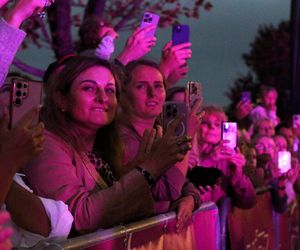 Tłumy wyszły w nocy na ulice. Ludzie klaskali, okrzykom nie było końca