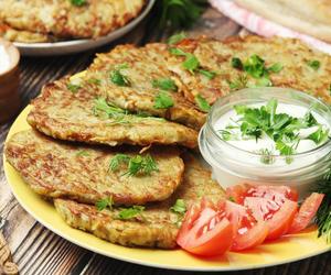 Placki z cukinii dla leniwych. Minimum wysiłku, maksimum smaku