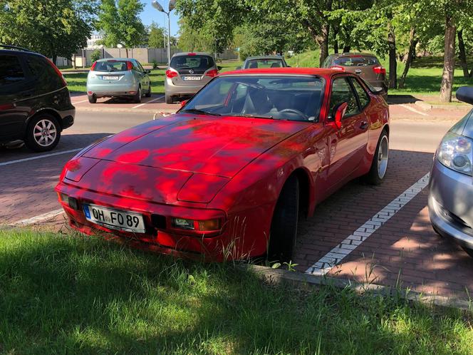 Porsche 944 