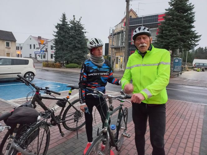 Z Leszna wystartował rajd rowerowy "Biało-Czerwono Zakręceni"