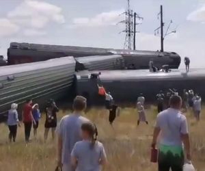 Osiem wagonów pociągu pasażerskiego relacji Kazań-Adler wykoleiło się pod Wołgogradem w Rosji