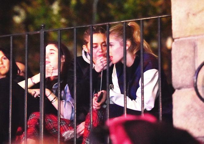 Miley Cyrus i Stella Maxwell w Disneylandzie