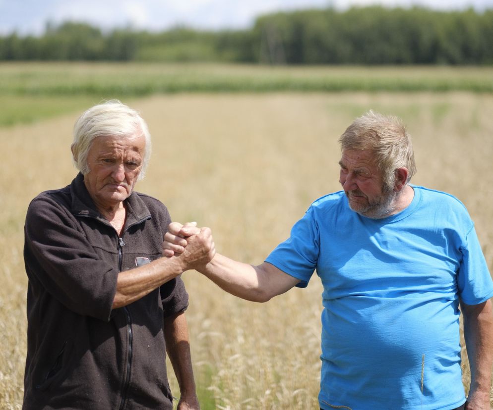 Gienek i Sławek zwany Jastrzębiem - bohaterowie serialu Rolnicy. Podlasie