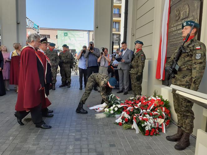 Odsłonięcie tablicy upamiętniającej 100-lecie Cudu nad Wisłą