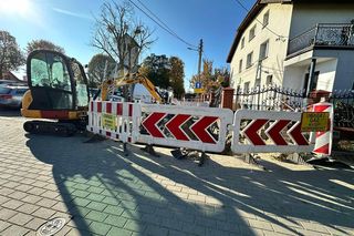 Pogrzeb Elizy i Tomka, ofiar karambolu na S7. Robotnicy przerwali prace pod kościołem 