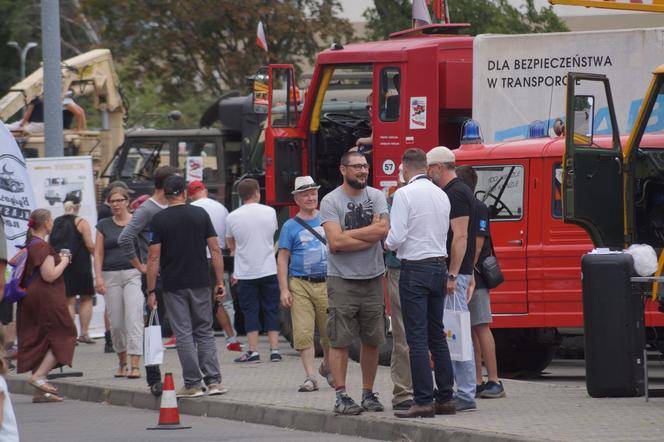 Niesamowite auta zaparkowały w Bydgoszczy! Zobacz zabytkowe STARy [ZDJĘCIA]