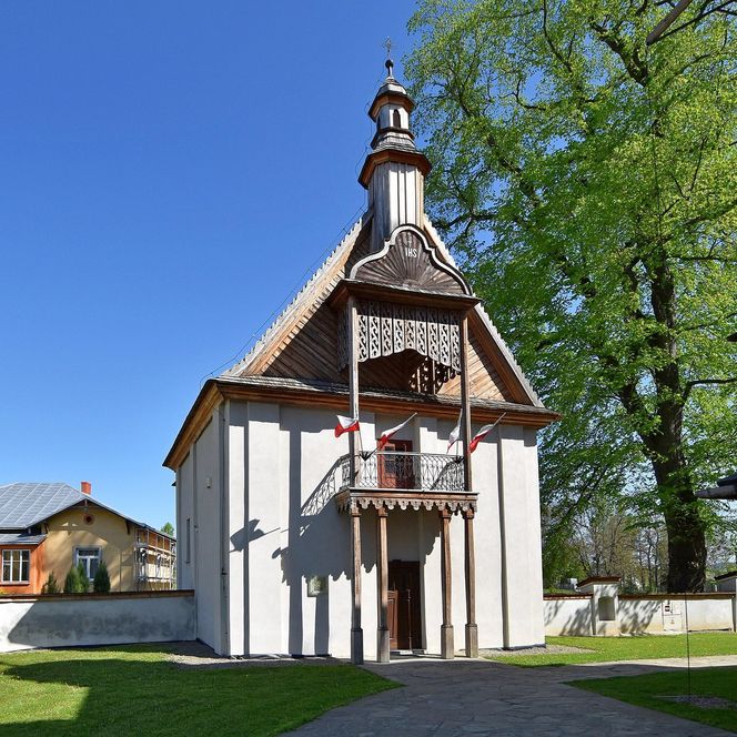 To jedna z najciekawszych małopolskich wsi. Jej ozdobą jest szlachecki dwór 