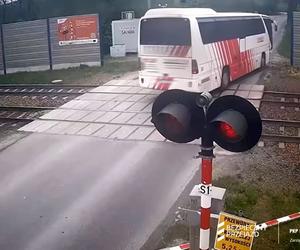 Zawodowy kierowca popełnił szkolny błąd. Wszystko się nagrało! Skracanie sobie drogi do śmierci