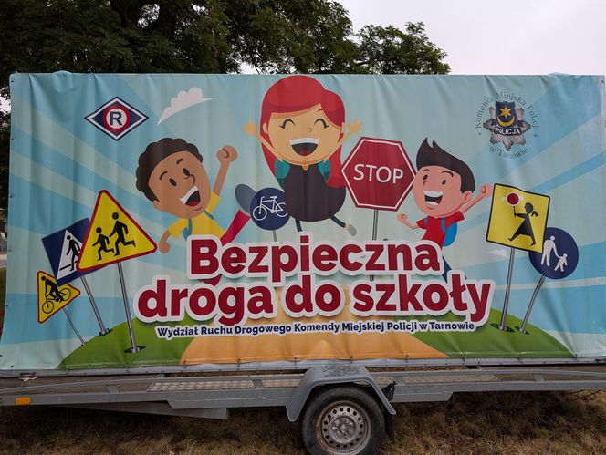 "Zwalniam przed szkołą"