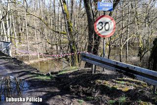 Ford Mondeo wpadł do rzeki Drawa, cztery młode osoby nie żyją