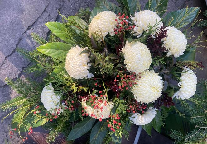 Ekologiczne stroiki na grób na Wszystkich Świętych – stroik Dekoracja grobu w dobrym stylu – stroik ze sklepu Allegro.pl/stokrotka_33_33