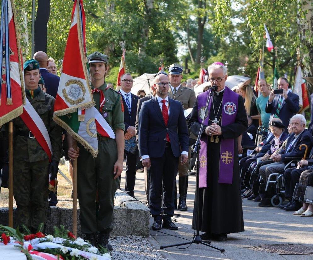 Modlitwa pod pomnikiem Gloria Victis